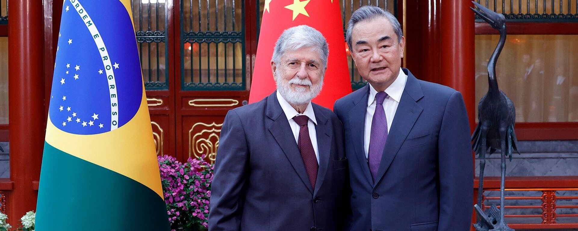 Celso Amorim e Wang Yi em Pequim, 23 de maio de 2024 - Sputnik Brasil, 1920, 23.05.2024