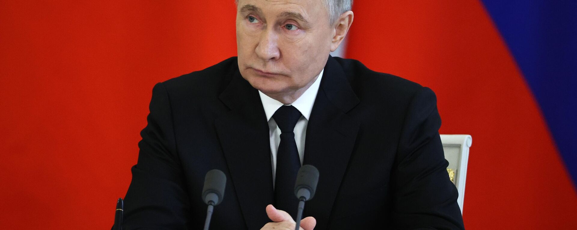 O presidente russo, Vladimir Putin, participa de uma cerimônia de assinatura após as negociações entre a Rússia e o Bahrein no Kremlin, em Moscou. Rússia, 23 de maio de 2024 - Sputnik Brasil, 1920, 23.05.2024