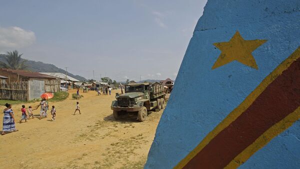 Bandeira da República Democrática do Congo pintada em muro no vilarejo de Walikale - Sputnik Brasil
