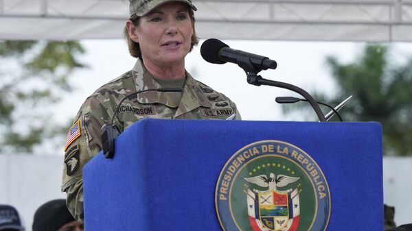 Laura Richardson, chefe do Comando Sul dos EUA, fala durante cerimônia de encerramento dos exercícios de treinamento do Fuerzas Comando Panama 2024 na Cidade do Panamá, Panamá, 24 de maio de 2024 - Sputnik Brasil