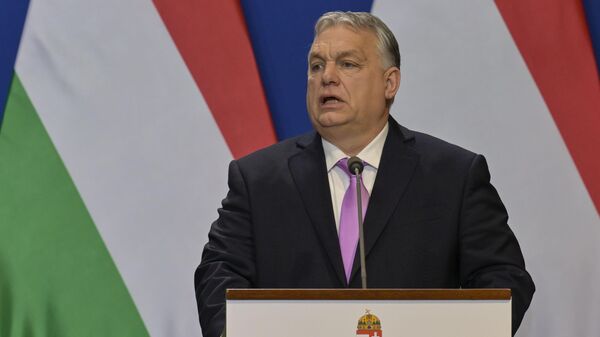 Viktor Orbán, primeiro-ministro húngaro, fala durante coletiva de imprensa com Ulf Kristersson, homólogo da Suécia, no Mosteiro Carmelita em Budapeste, Hungria, 23 de fevereiro de 2024 - Sputnik Brasil