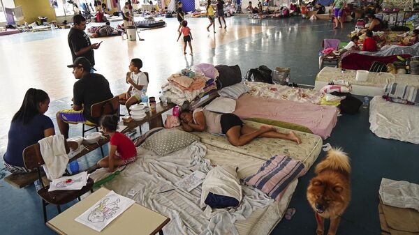 Moradores em um abrigo após suas casas serem inundadas por fortes chuvas, em Canoas (RS). Brasil, 8 de maio de 2024 - Sputnik Brasil