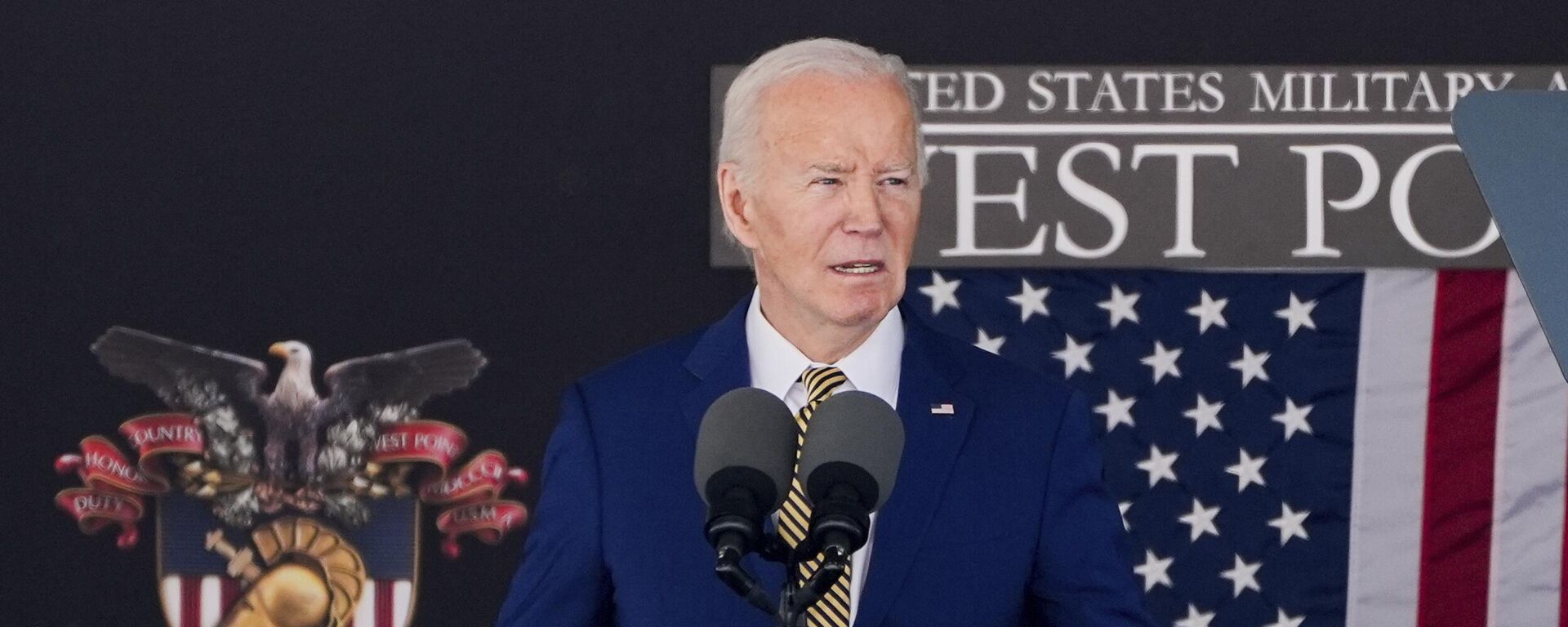 Joe Biden, presidente dos EUA, discursa durante cerimônia de formatura da turma de 2024 da Academia Militar dos EUA, no estádio Michie, em Nova York. EUA, 25 de maio de 2024 - Sputnik Brasil, 1920, 30.05.2024
