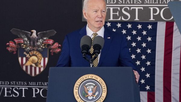 Joe Biden, presidente dos EUA, discursa durante cerimônia de formatura da turma de 2024 da Academia Militar dos EUA, no estádio Michie, em Nova York. EUA, 25 de maio de 2024 - Sputnik Brasil
