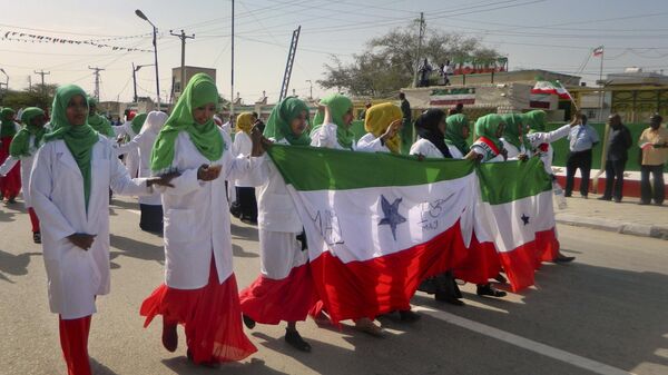 Mulheres celebram o 25º aniversário da proclamação de independência da Somalilândia, na capital Hargeisa, 18 de maio de 2016 - Sputnik Brasil