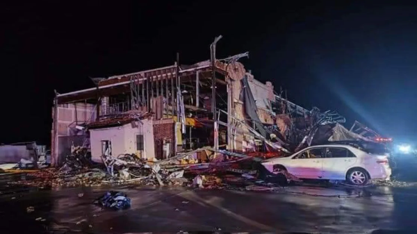 Prédio comercial completamente destruído após passagem de tornado em Denton, nos Estados Unidos. Texas, 26 de maio de 2024 - Sputnik Brasil