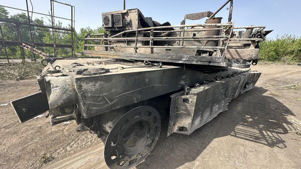Um tanque norte-americano Abrams M1 destruído na zona de operação militar especial - Sputnik Brasil