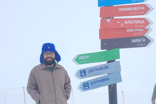 O professor de russo Lucas Rubio, do Instituto Soyuz, em visita à Rússia durante o Festival Mundial da Juventude na cidade de Sochi - Sputnik Brasil