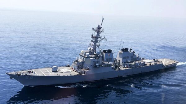 O USS Paul Hamilton é visto após passar pelo estreito de Ormuz, 19 de maio de 2023 - Sputnik Brasil