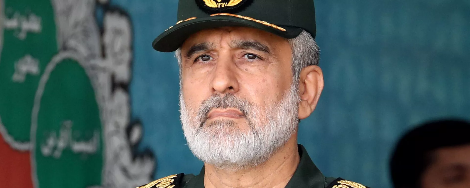 O comandante iraniano da Força Aeroespacial do Corpo da Guarda Revolucionária Islâmica, Amir Ali Hajizadeh, participa de um desfile militar como parte de uma cerimônia que marca o dia anual do exército do país em Teerã, em 17 de abril de 2024 - Sputnik Brasil, 1920, 30.05.2024