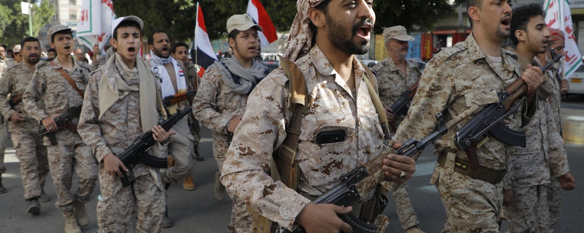 Apoiadores houthis marcham para marcar o aniversário da unidade iemenita em Sanaa, Iêmen, 22 de maio de 2024 - Sputnik Brasil, 1920, 31.05.2024