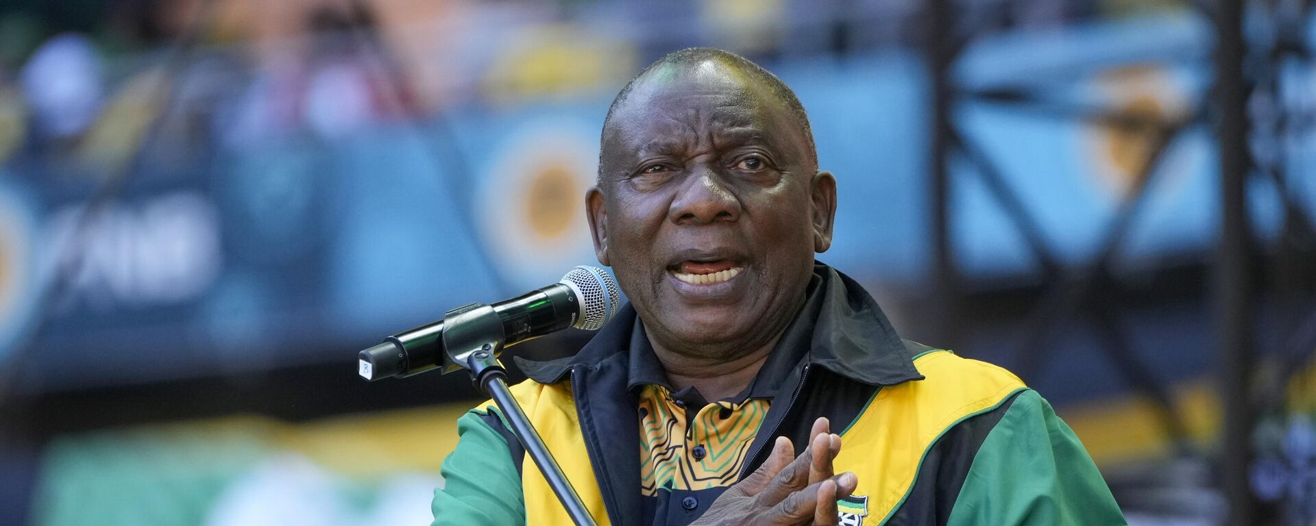 O presidente sul-africano, Cyril Ramaphosa, dirige-se aos apoiadores do Congresso Nacional Africano no comício de Siyanqoba, no estádio FNB. Joanesburgo, 25 de maio de 2024 - Sputnik Brasil, 1920, 27.09.2024