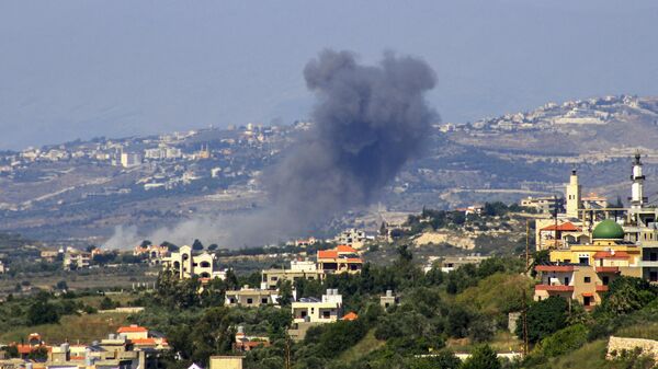 Fumaça após ataque aéreo israelense no vilarejo de Siddiqin, sul do Líbano, 1º de junho de 2024 - Sputnik Brasil