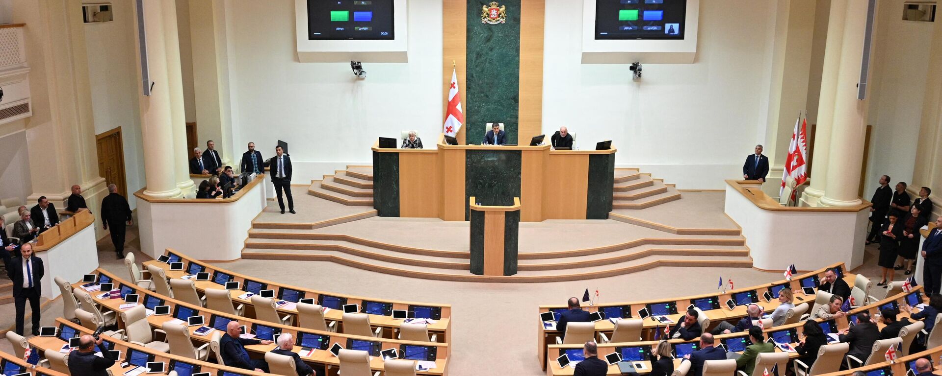 Legisladores georgianos votam para superar o veto presidencial à lei de Transparência da Influência Estrangeira no Parlamento em Tbilisi, Geórgia, 28 de maio de 2024 - Sputnik Brasil, 1920, 03.06.2024