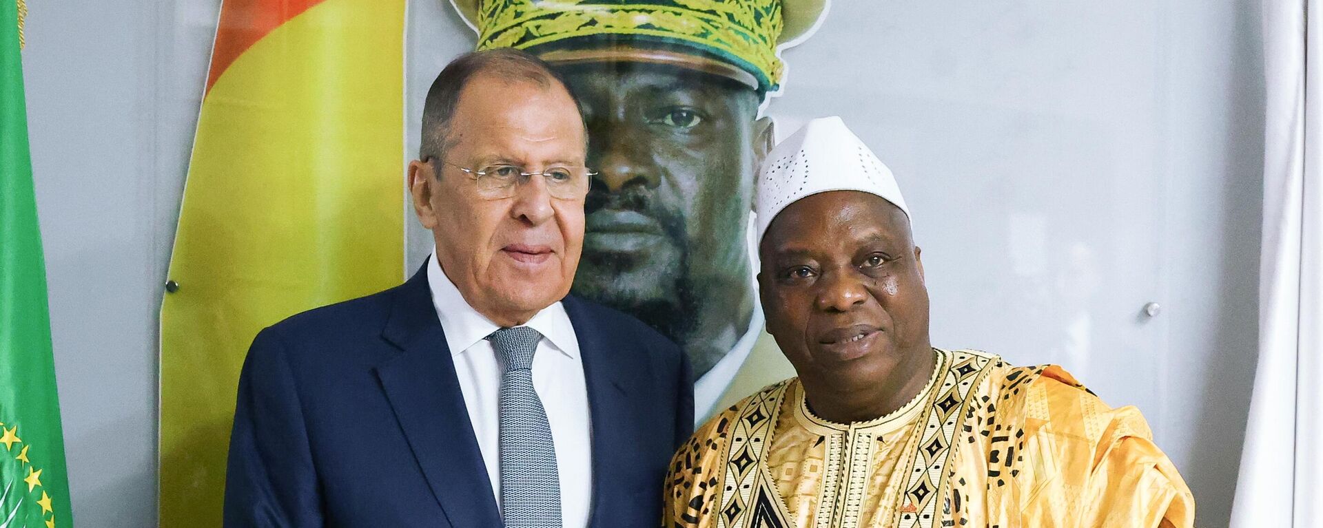Sergei Lavrov e Morissanda Kouyaté, ministros das Relações Exteriores de Rússia e Guiné, na capital guineana, Conacri, em 3 de junho de 2024 - Sputnik Brasil, 1920, 03.06.2024