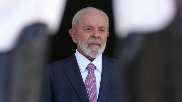 Luiz Inácio Lula da Silva, presidente brasileiro, aguarda a chegada de Patrice Talon, seu homólogo de Benin, no Palácio do Planalto, em Brasília. Brasil, 23 de maio de 2024 - Sputnik Brasil