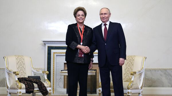 Presidente russo, Vladimir Putin, se reúne com a presidente do Novo Banco de Desenvolvimento do BRICS, Dilma Rousseff, 6 de junho de 2024 - Sputnik Brasil