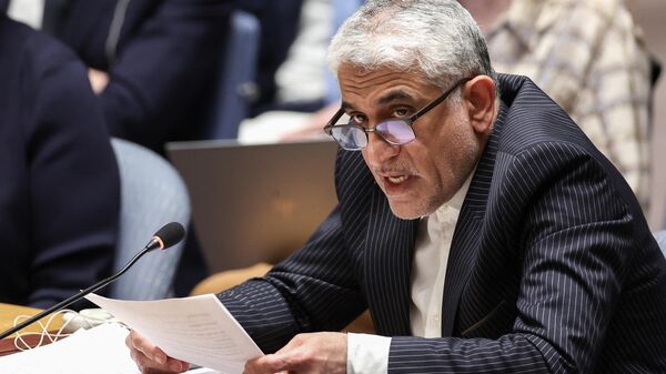 O embaixador iraniano na ONU, Amir Saeid Iravani, discursa durante uma reunião do Conselho de Segurança das Nações Unidas (CSNU) sobre a situação no Oriente Médio, incluindo o recente ataque do Irã contra Israel. Nova York, 14 de abril de 2024 - Sputnik Brasil
