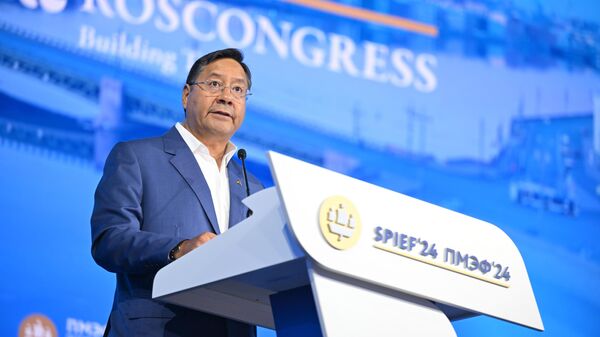 Presidente boliviano Luis Arce discursa durante a sessão plenária do Fórum Econômico Internacional de São Petersburgo após a fala de Vladimir Putin - Sputnik Brasil