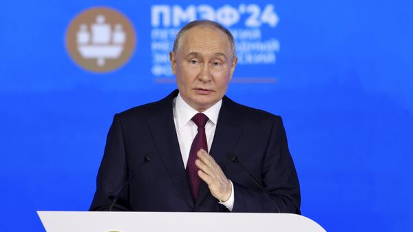 Vladimir Putin discursa no Fórum Econômico Internacional de São Petersburgo, em São Petersburgo. Rússia, 7 de junho de 2024 - Sputnik Brasil