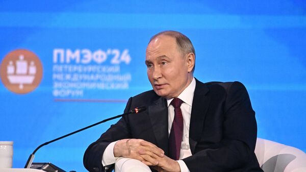 Vladimir Putin no Fórum Econômico de São Petersburgo, em 7 de junho de 2024 - Sputnik Brasil