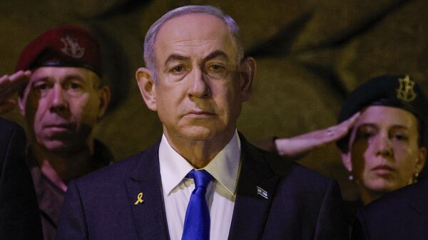 Benjamin Netanyahu, primeiro-ministro de Israel, participa de cerimônia que marca o Dia da Lembrança do Holocausto para os seis milhões de judeus mortos na Segunda Guerra Mundial, no Memorial do Holocausto Yad Vashem, Jerusalém, 6 de maio de 2024 - Sputnik Brasil