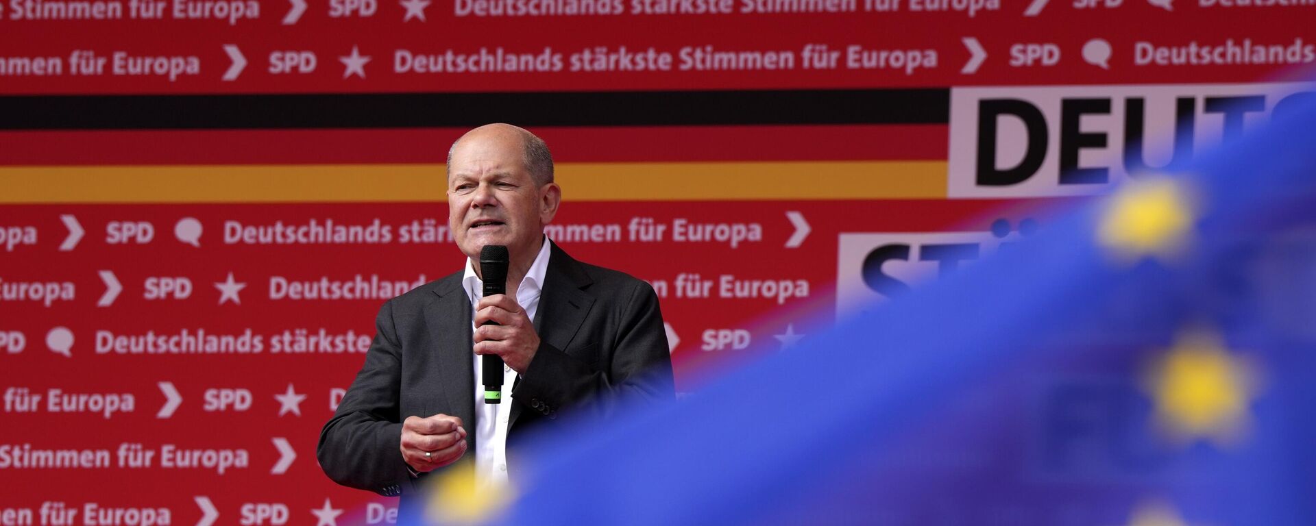 O chanceler alemão Olaf Scholz fala durante a campanha de encerramento para a eleição dos social-democratas alemães (SPD) para o Parlamento Europeu em Duisburg, Alemanha, 8 de junho de 2024 - Sputnik Brasil, 1920, 09.06.2024