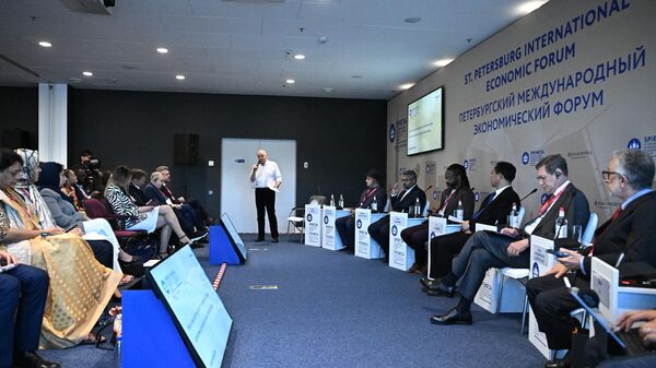 Fórum de Especialistas do BRICS, sessão plenária, São Petersburgo, 6 de junho de 2024 - Sputnik Brasil