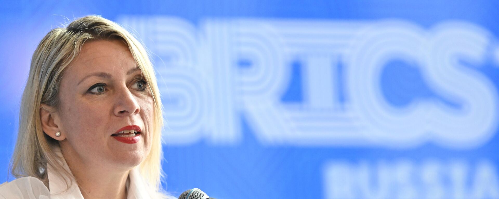 Porta-voz do Ministério das Relações Exteriores da Rússia, Maria Zakharova, fala em coletiva de imprensa após a reunião dos ministros das Relações Exteriores do BRICS, em Nizhny Novgorod. Rússia, 11 de junho de 2024  - Sputnik Brasil, 1920, 28.04.2025