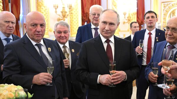 O presidente russo, Vladimir Putin, durante cerimônia de condecoração com Prêmio de Estado da Rússia no âmbito de ciências e tecnologia, literatura e arte, no Kremlin, Moscou, 12 de junho de 2024 - Sputnik Brasil