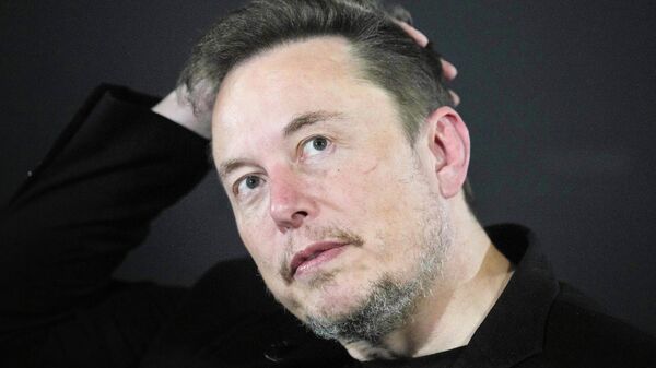 Elon Musk durante evento em Londres, Reino Unido, 2 de novembro de 2023 - Sputnik Brasil