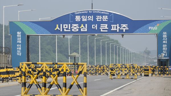 Barricadas perto da Ponte da Unificação, que leva a Panmunjom na Zona Desmilitarizada em Paju, Coreia do Sul, 11 de junho de 2024 - Sputnik Brasil