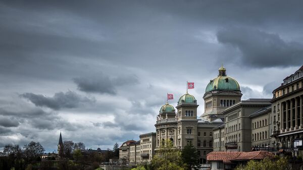 Casa do Parlamento Suíço sob pesadas nuvens, na capital suíça, Berna, em 3 de abril de 2024 - Sputnik Brasil