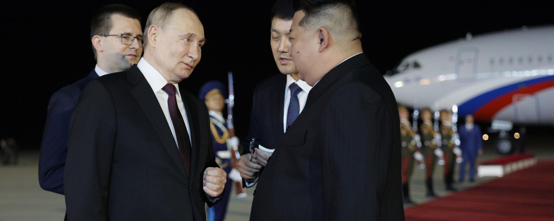 Presidente da Rússia, Vladimir Putin, é recebido pelo homólogo norte-coreano Kim Jong-un, em 18 de junho de 2024 - Sputnik Brasil, 1920, 18.06.2024