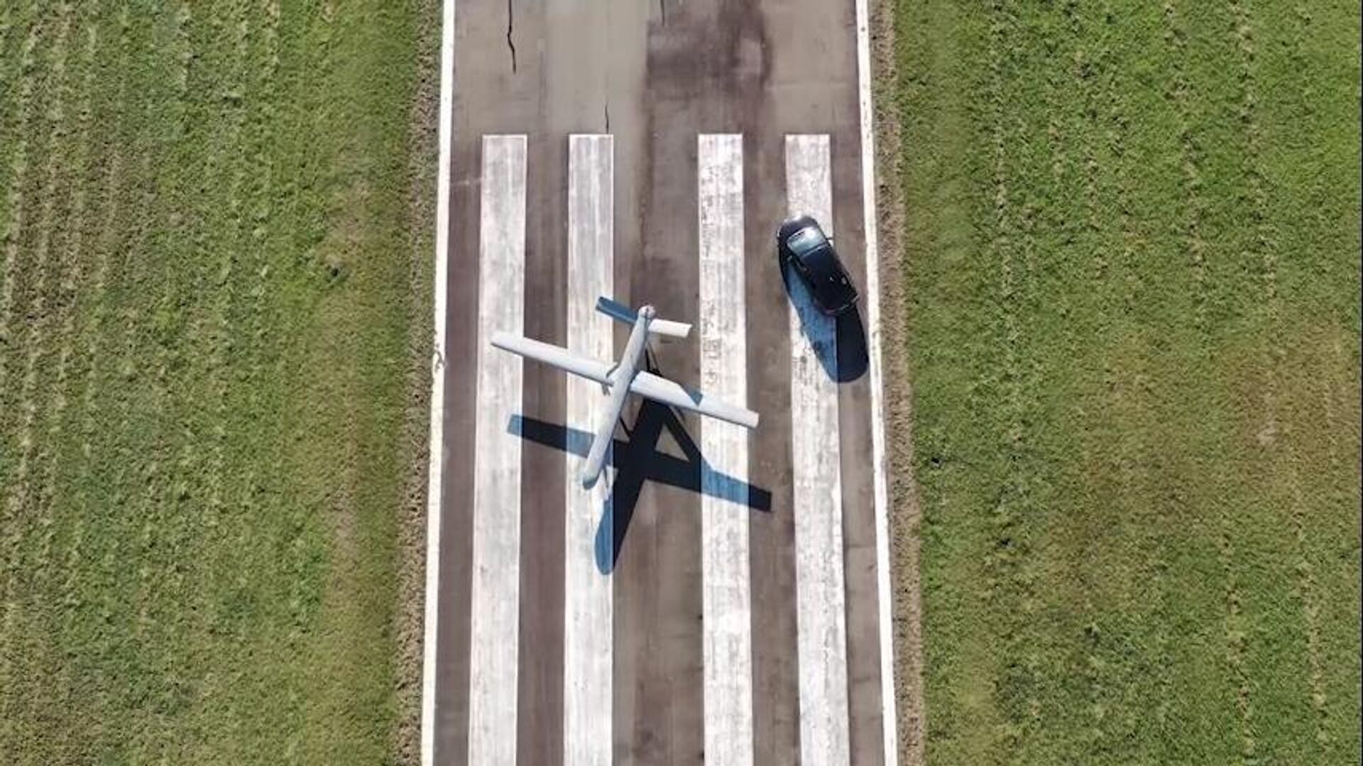 Drone pousa na pista da sede da empresa Stella Tecnologia durante realização de testes no Rio de Janeiro - Sputnik Brasil, 1920, 20.06.2024