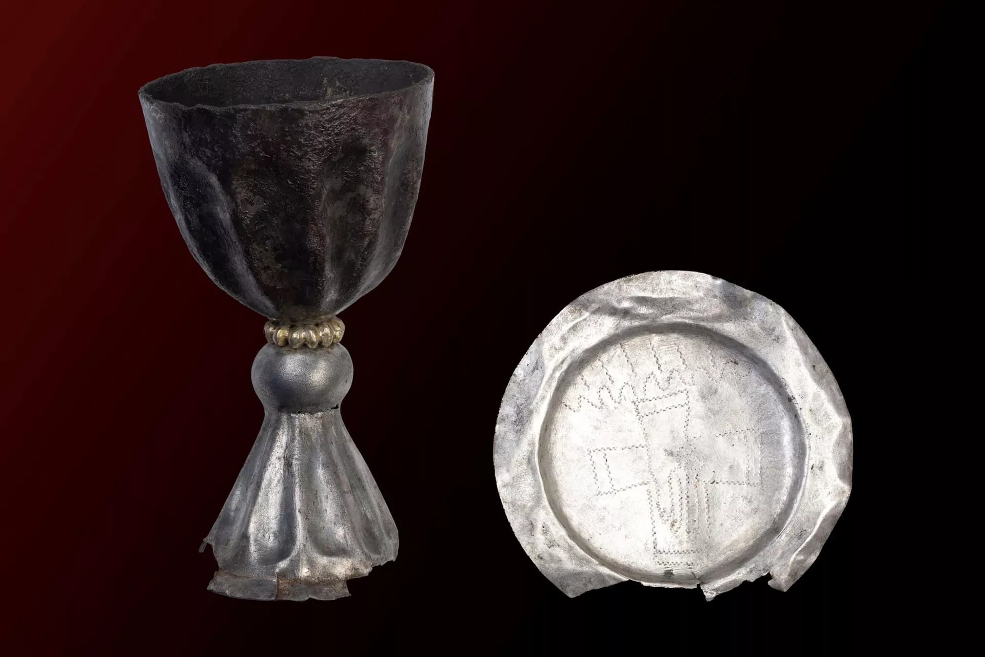 Sepultamento descoberto no leste da Hungria contendo um conjunto de comunhão de prata datado do século XIII ou XIV no local de uma abadia beneditina medieval - Sputnik Brasil, 1920, 21.06.2024