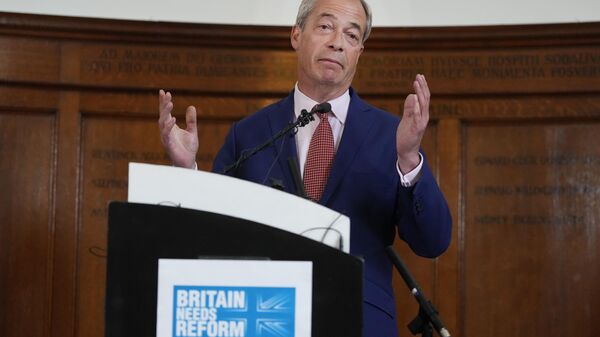 Nigel Farage, líder do partido britânico Reform UK, fala durante coletiva de imprensa em Westminster, Londres, Reino Unido, 14 de junho de 2024 - Sputnik Brasil