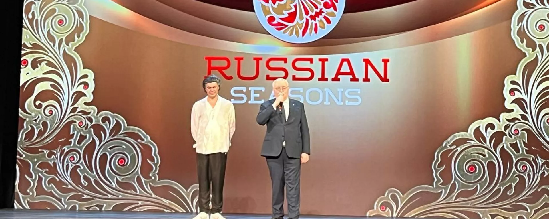 Da esquerda para a direita: Nikolai Tsiskaridze, diretor da companhia de ballet Vaganova e o embaixador da Rússia no Brasil, Alexey Labetskiy. - Sputnik Brasil, 1920, 24.06.2024