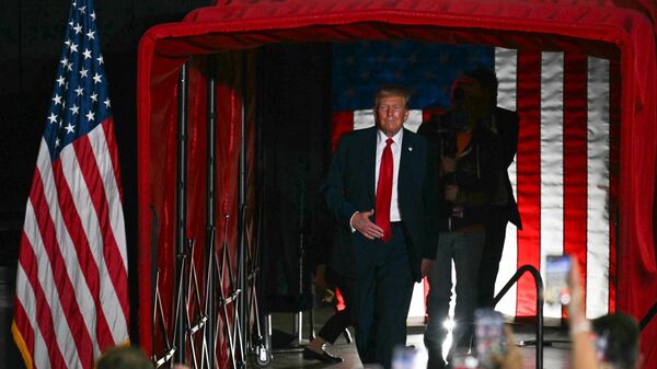 Donald Trump, ex-presidente dos EUA (2017–2021) e candidato presidencial republicano, chega para falar em um comício na Filadélfia. EUA, 22 de junho de 2024 - Sputnik Brasil