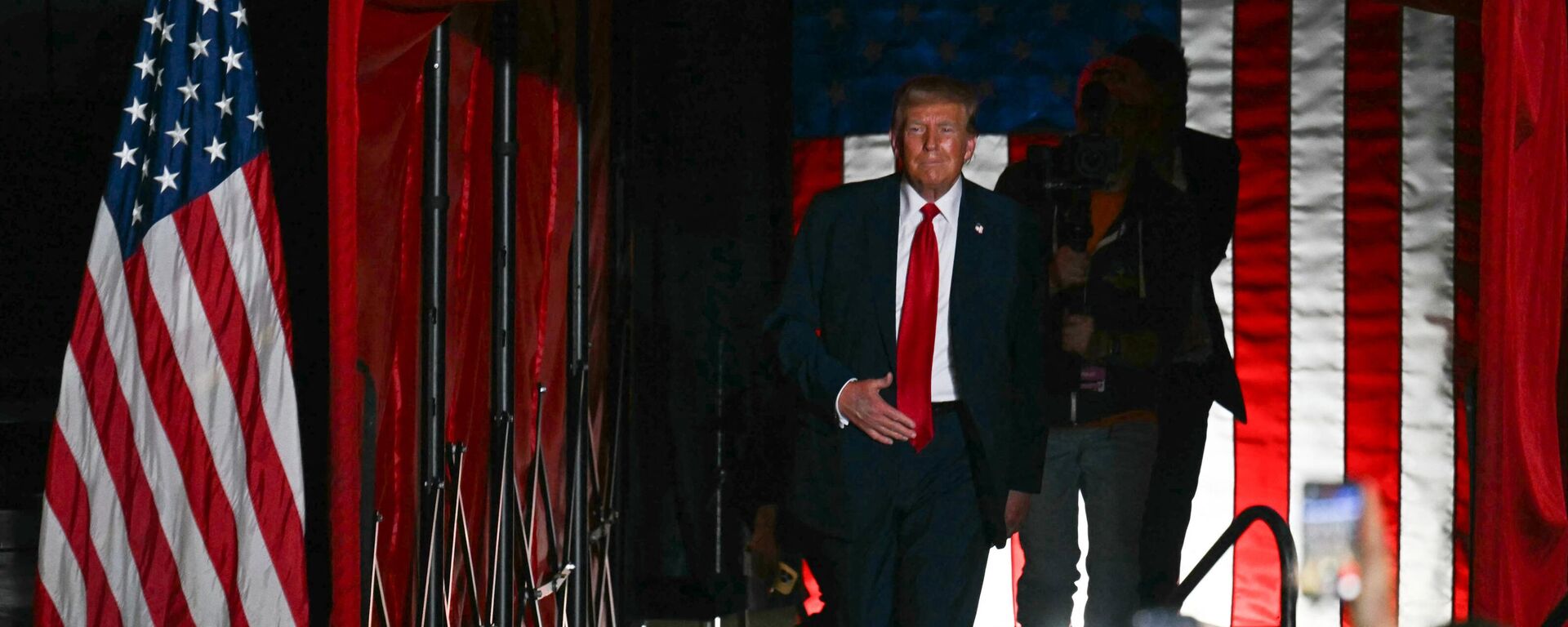 Donald Trump, ex-presidente dos EUA (2017–2021) e candidato presidencial republicano, chega para falar em um comício na Filadélfia. EUA, 22 de junho de 2024 - Sputnik Brasil, 1920, 25.06.2024
