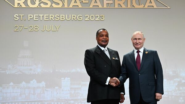 Os presidentes da Rússia, Vladimir Putin, e do Congo, Denis Sassou Nguesso, em 27 de julho de 2023 - Sputnik Brasil