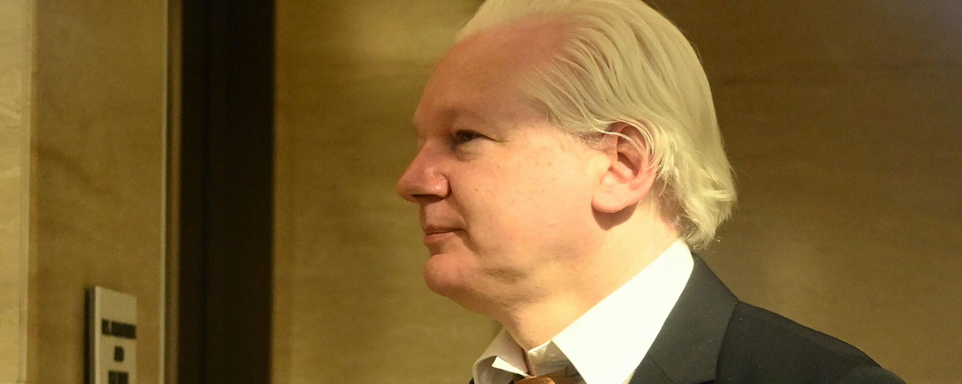 O fundador do WikiLeaks, Julian Assange, caminha pelo Tribunal Federal dos EUA na Comunidade das Ilhas Marianas do Norte em Saipan, 26 de junho de 2024 - Sputnik Brasil, 1920, 26.06.2024
