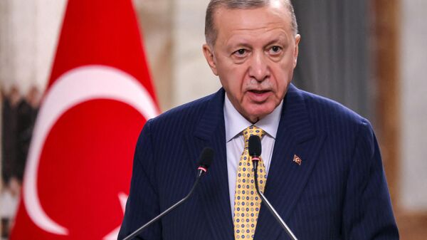O presidente da Turquia, Recep Tayyip Erdogan, fala durante uma declaração conjunta à mídia em Bagdá, em 22 de abril de 2024 - Sputnik Brasil