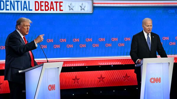 O presidente dos EUA, Joe Biden, e o ex-presidente dos EUA e candidato presidencial republicano Donald Trump participam do primeiro debate presidencial das eleições de 2024 nos estúdios da CNN em Atlanta. Geórgia, 27 de junho de 2024 - Sputnik Brasil