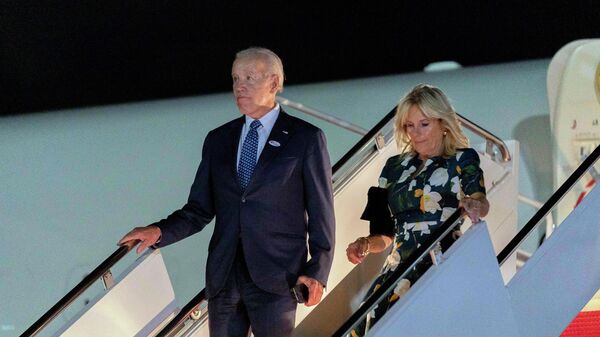 O presidente norte-americano Joe Biden e a primeira-dama Jill Biden chegam à Base Aérea de Andrews, Maryland, após votação nas primárias de Delaware, 13 de setembro de 2022 - Sputnik Brasil