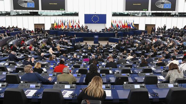 Membros do Parlamento Europeu participam da sessão de abertura do Parlamento Europeu em Estrasburgo, leste da França, 12 de dezembro de 2022 - Sputnik Brasil