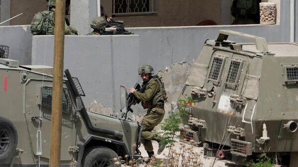 Soldados israelenses conduzem uma operação na cidade de Jenin, na Cisjordânia, 13 de maio de 2022 - Sputnik Brasil