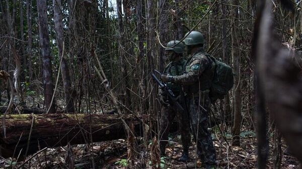 Militares do Exército realizam patrulhamento terrestre da Terra Indígena Yanomami, em julho de 2024 - Sputnik Brasil