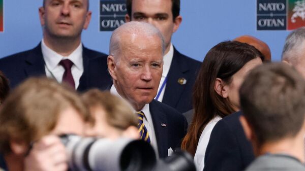 Presidente dos EUA, Joe Biden durante sessão de trabalho na conferência de líderes da Organização do Tratado do Atlântico Norte (OTAN) em Vilnius, Lituânia, em 12 de julho de 2023 - Sputnik Brasil
