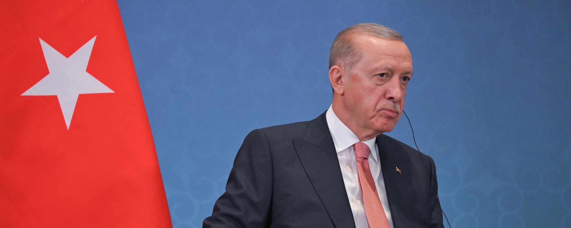 O presidente turco Recep Tayyip Erdogan participa de uma reunião com o presidente russo Vladimir Putin à margem da cúpula da Organização para Cooperação de Xangai (OCX) em Astana, Cazaquistão, 3 de julho de 2024 - Sputnik Brasil, 1920, 22.07.2024